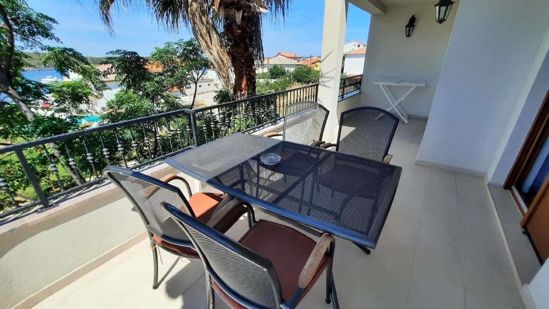 Appartement In Barbat Mit Grosser Terrasse Barbat na Rabu 0*,  Croatia